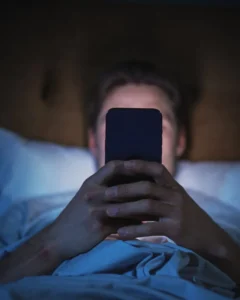 mang-xa-hoi-truoc-khi-ngu-THUM