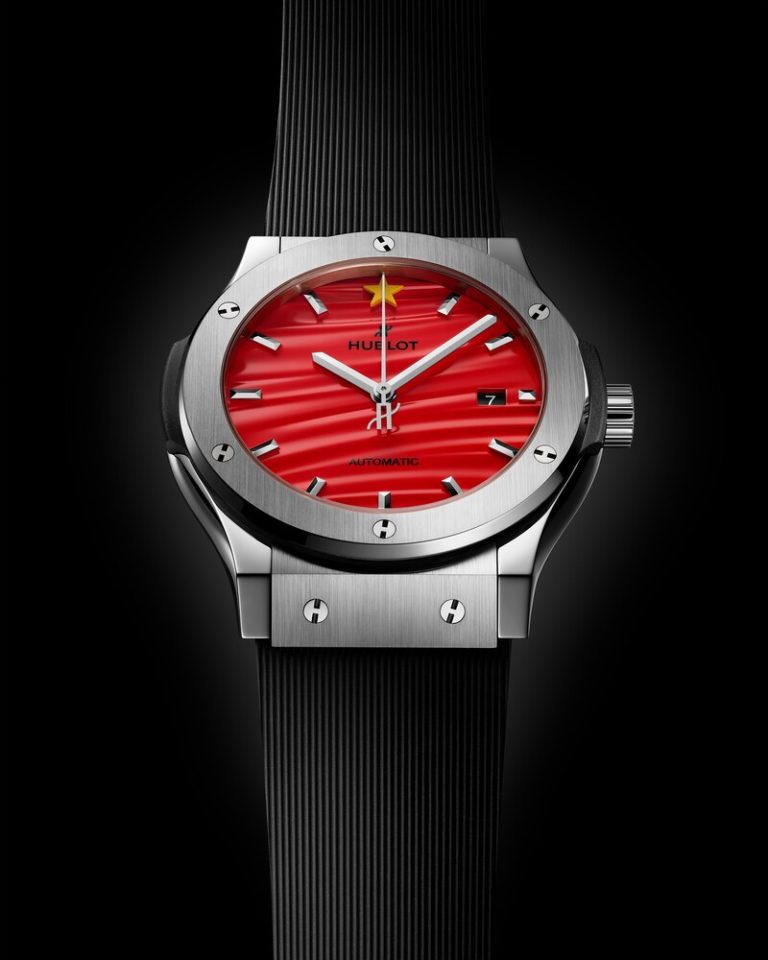 542.NX.8110.RX.VNM25-PB-HR-B-DIGITAL_4x5