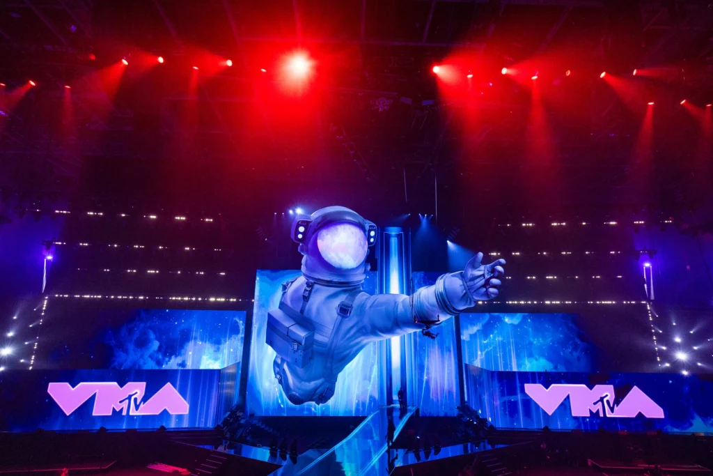 mtv-vmas-2024-matt-steinbrenner-design-stage-set-architecture-inflatables-new-york_dezeen_2364_col_7